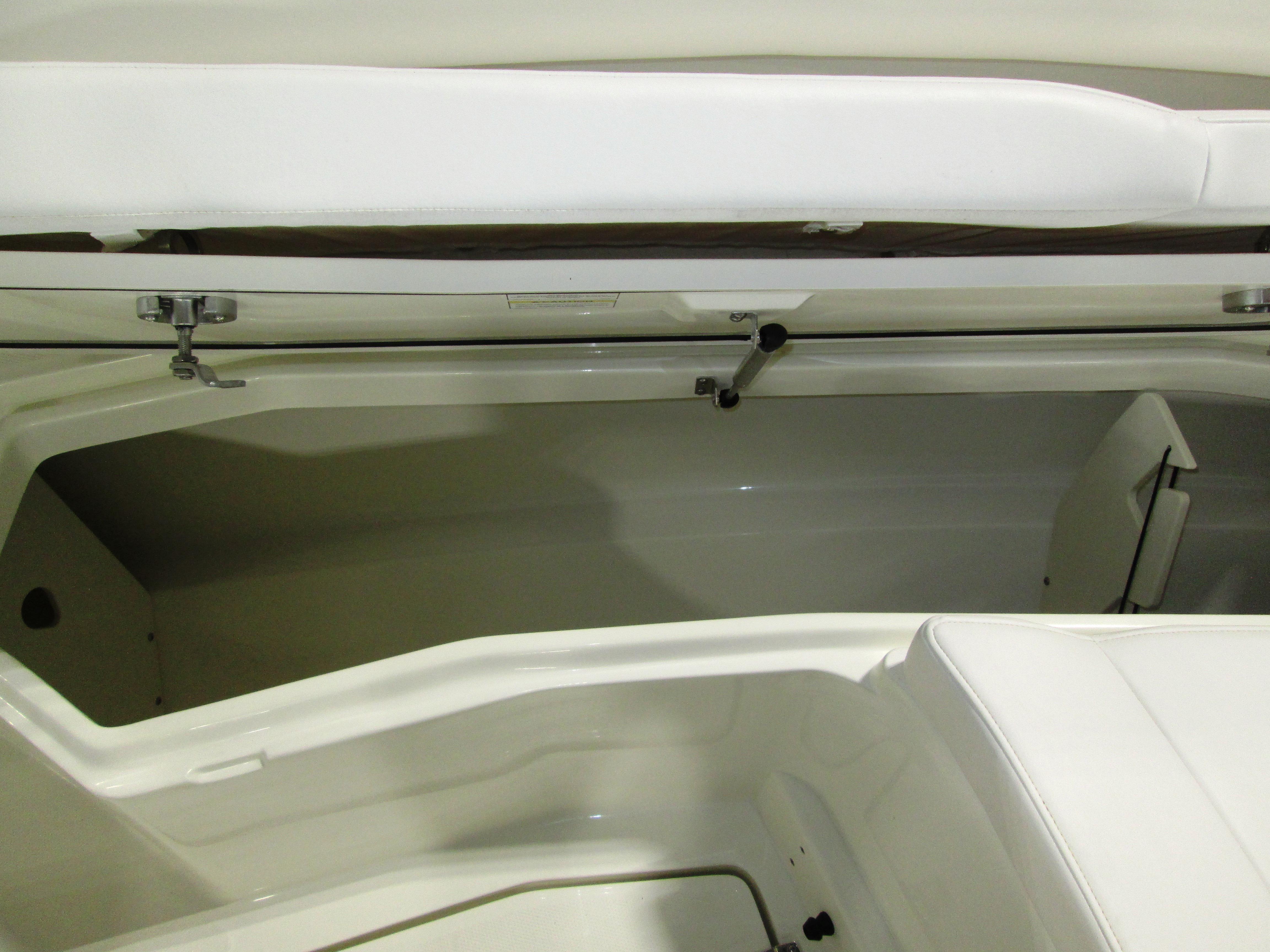 27' Boston Whaler, Listing Number 100752128, - Photo No. 4