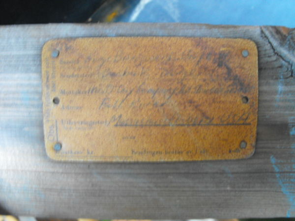 The original cradle shipping plate