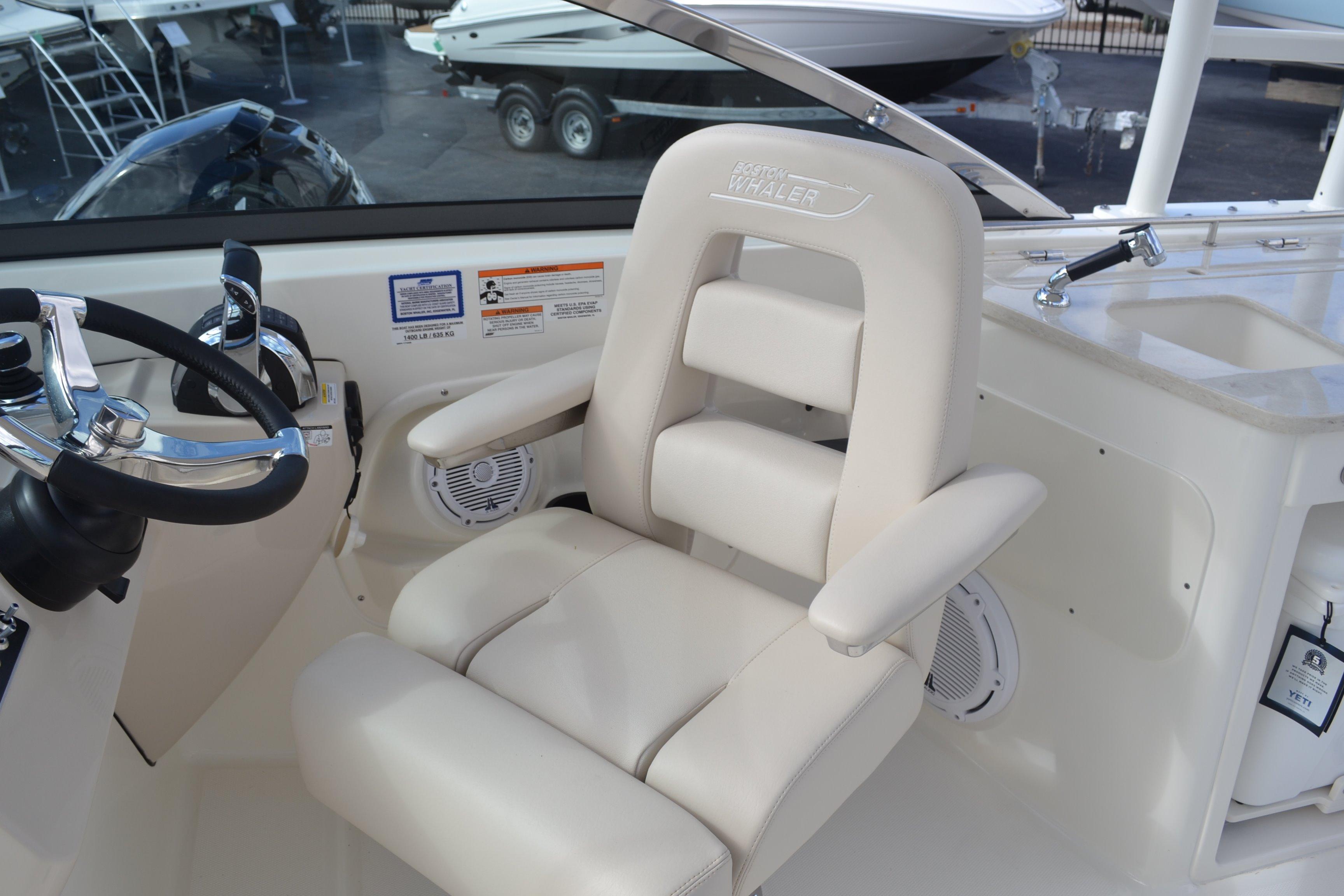 28' Boston Whaler, Listing Number 100758279, Image No. 11