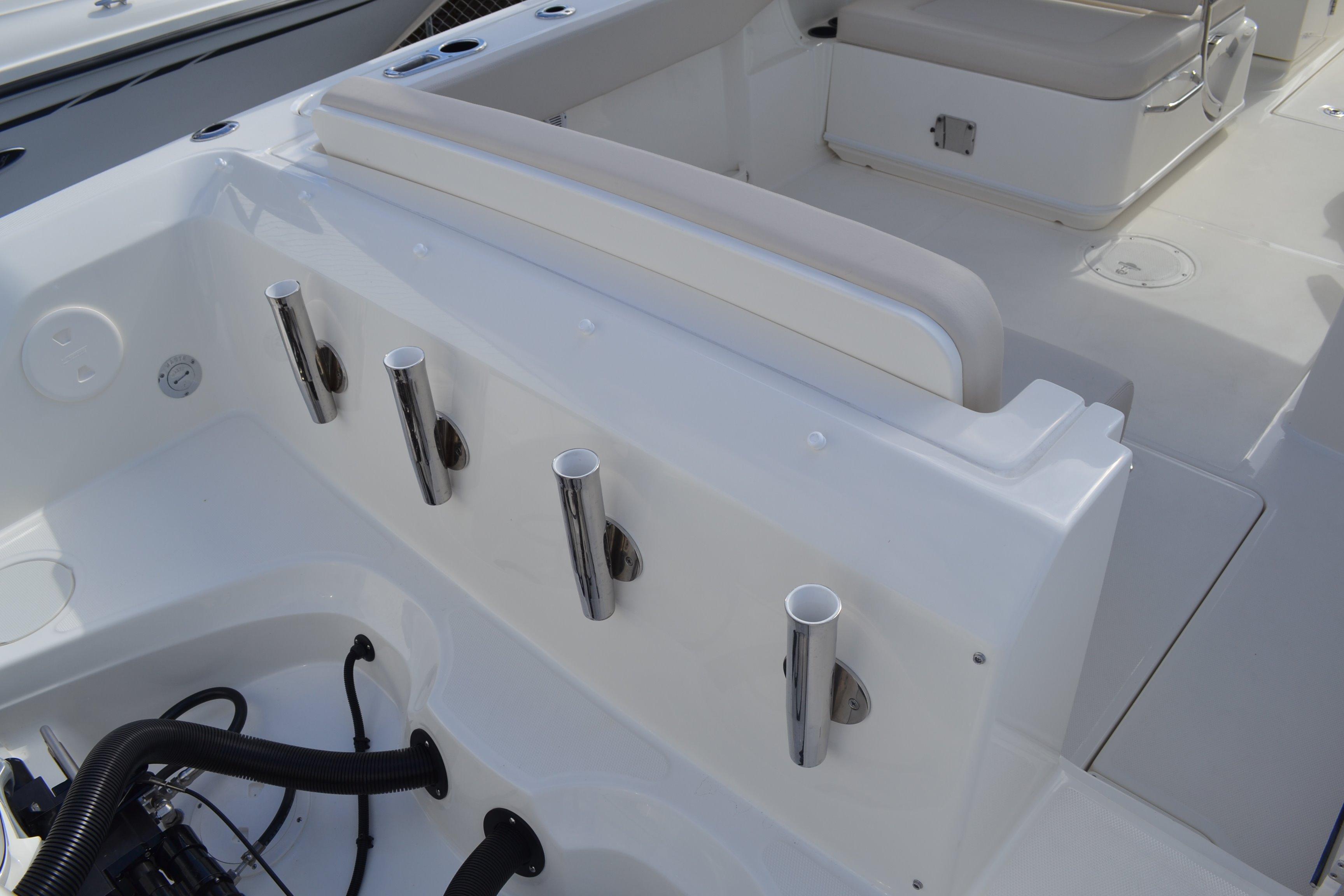 28' Boston Whaler, Listing Number 100758279, - Photo No. 3