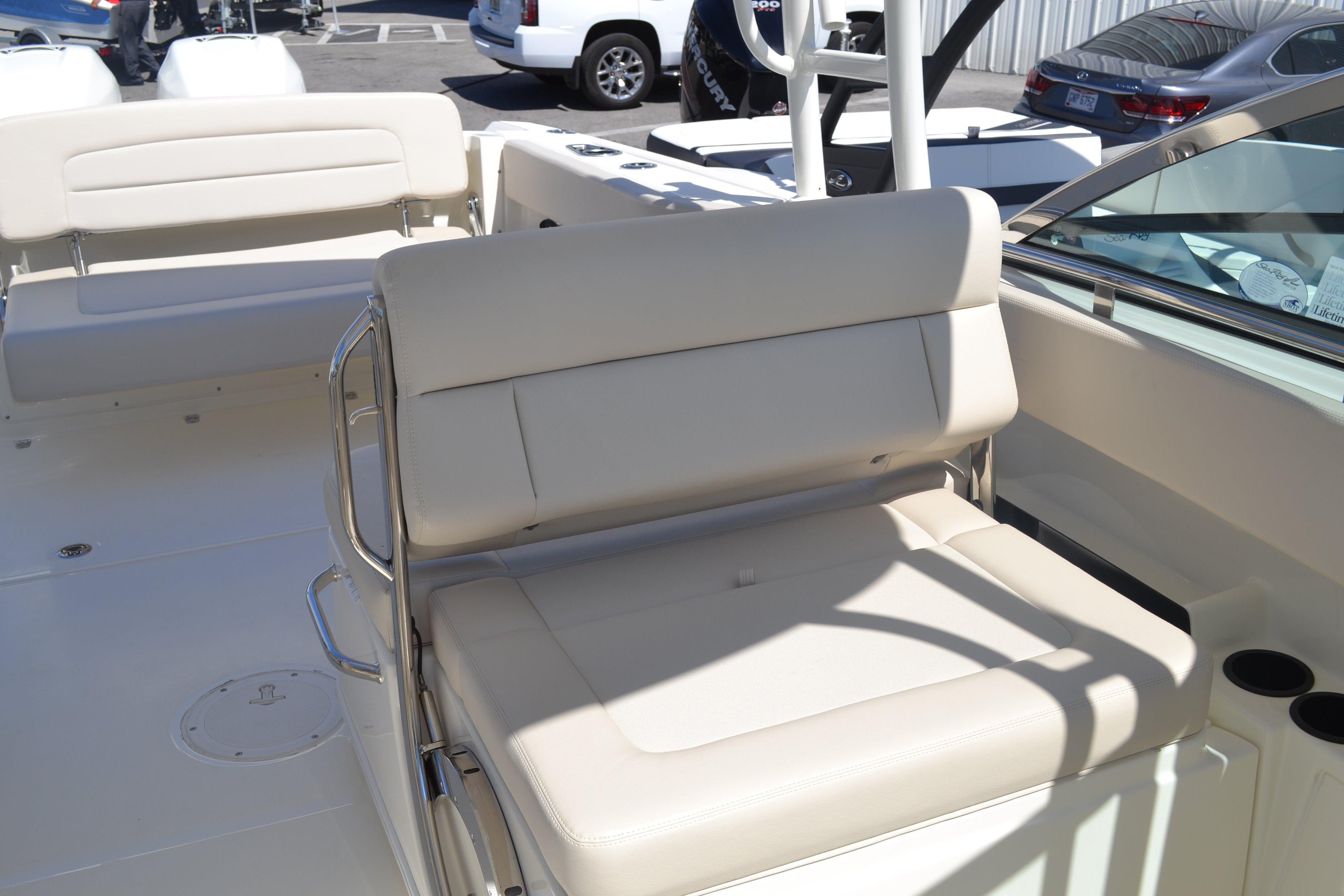 28' Boston Whaler, Listing Number 100758279, - Photo No. 14