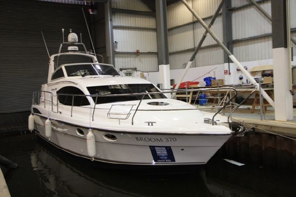 Broom 370
