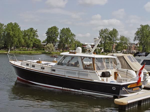 Grand Banks EastBay 49