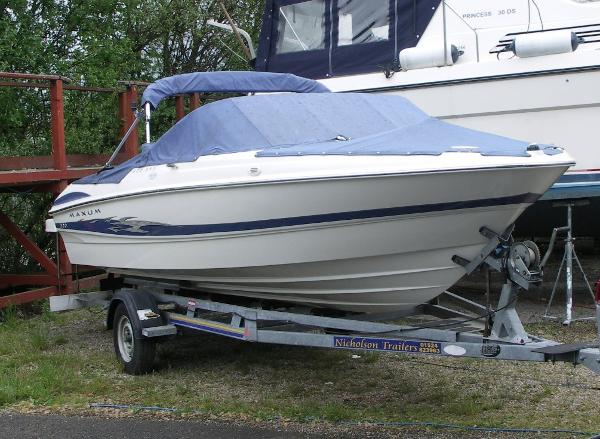 Maxum 1800SR3