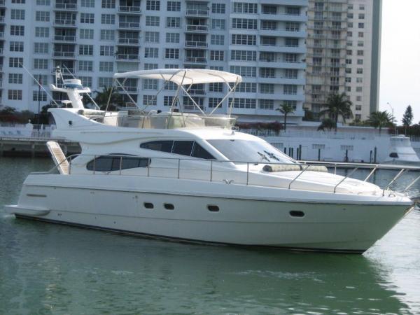 Ferretti FLYBRIDGE