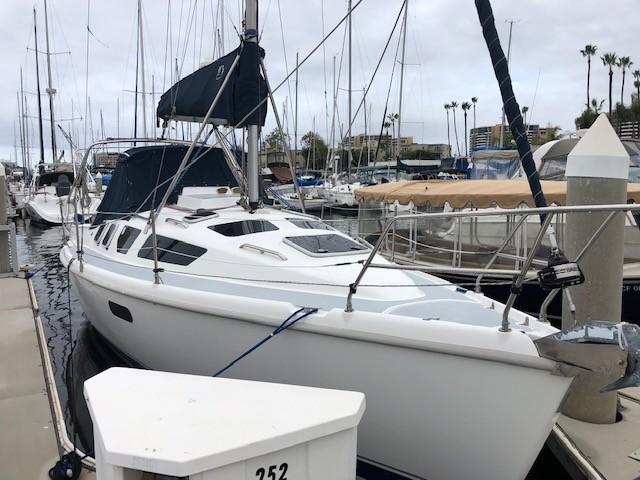 32 Hunter 01 Marina Del Rey California Sold On 18 12 10 By Denison Yacht Sales
