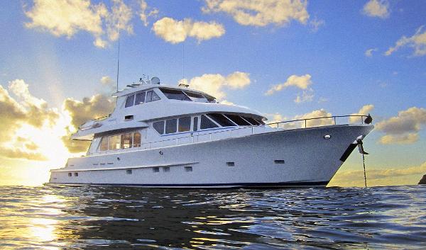 Paragon Motor Yachts Sky Lounge