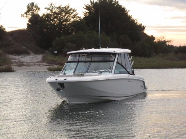 32' Boston Whaler, Listing Number 100759810, - Photo No. 4