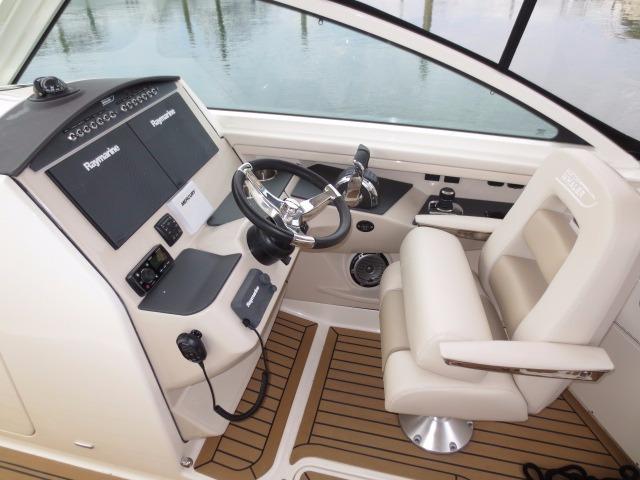 32' Boston Whaler, Listing Number 100759810, - Photo No. 30
