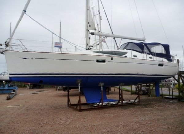 Sun Odyssey 42DS Port side in yard