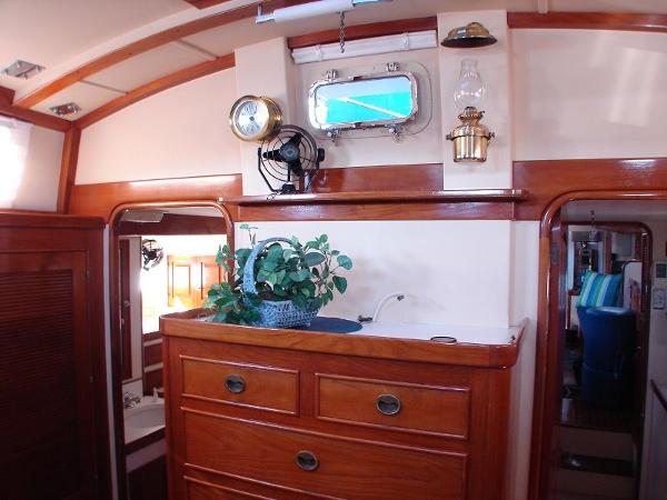 Aft Cabin Centerline Dresser