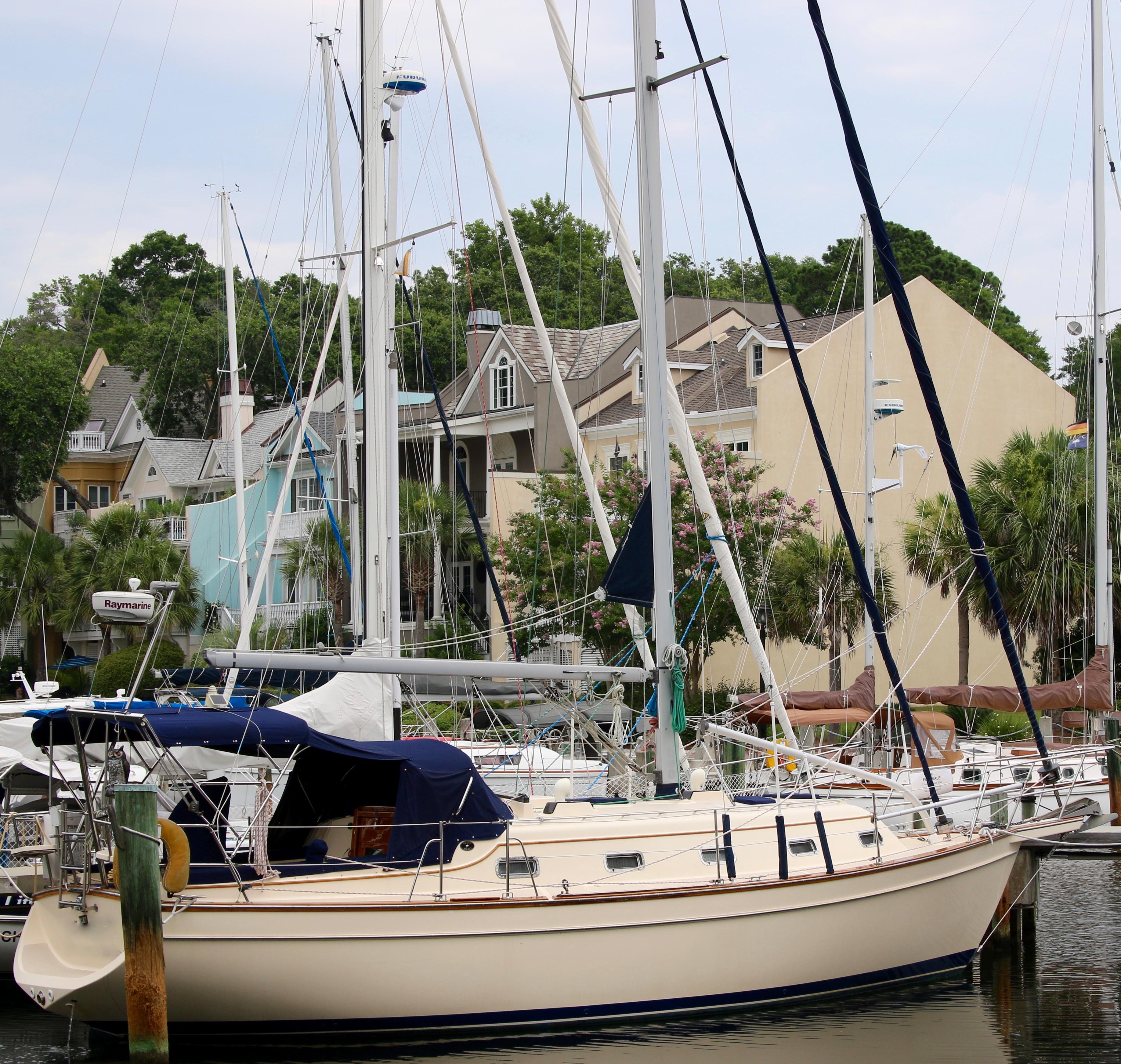 35 Island Packet 1999 Hilton Head Island, South Carolina Sold on 2016