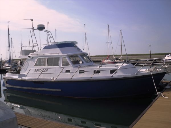 Aquastar 38 Aft cockpit