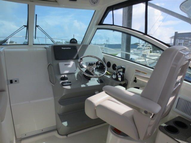 31' Boston Whaler, Listing Number 100752644, - Photo No. 14