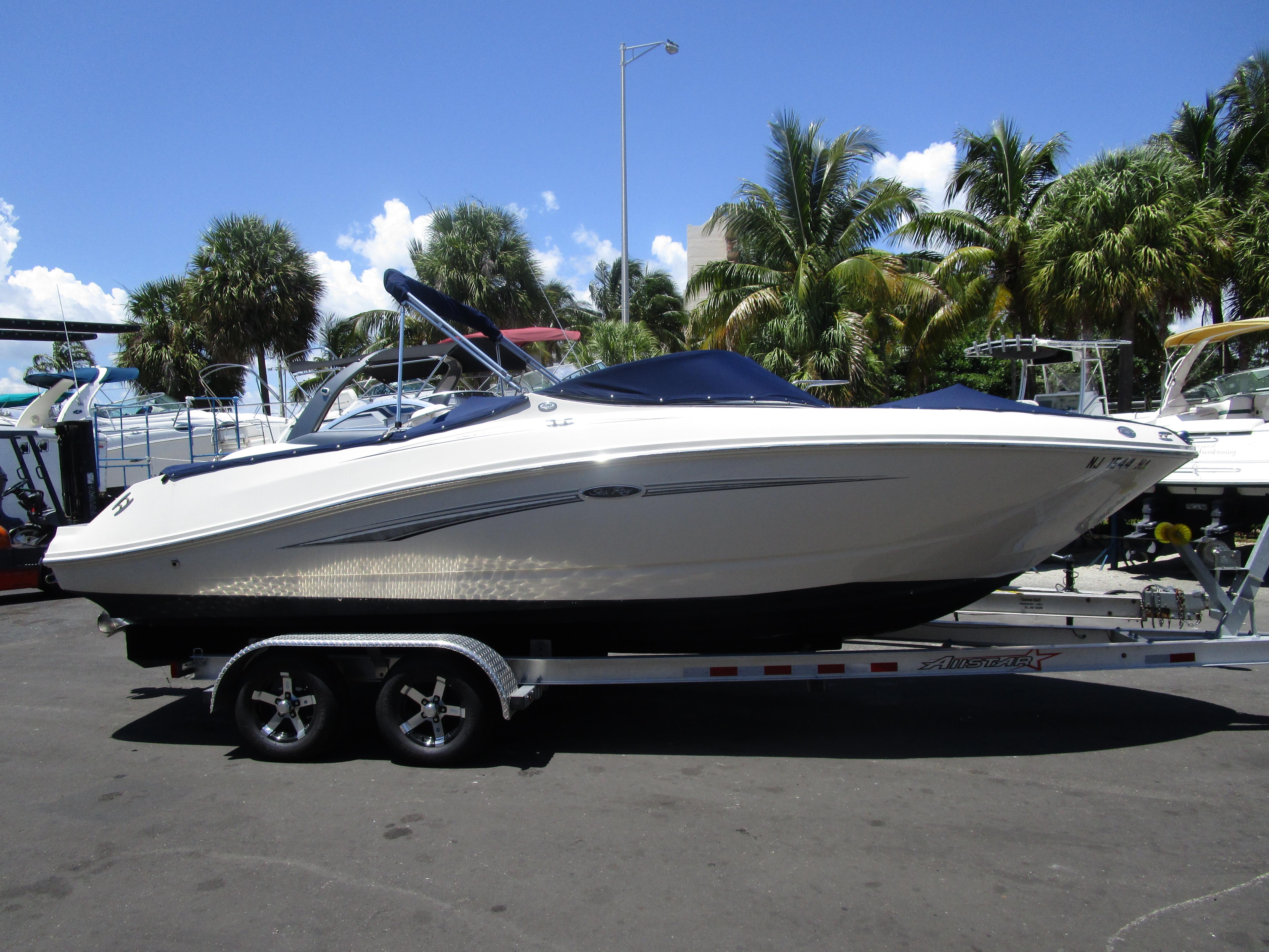 2007 Sea Ray 230 Select Used Sea Ray for sale in Pompano Beach, Florida