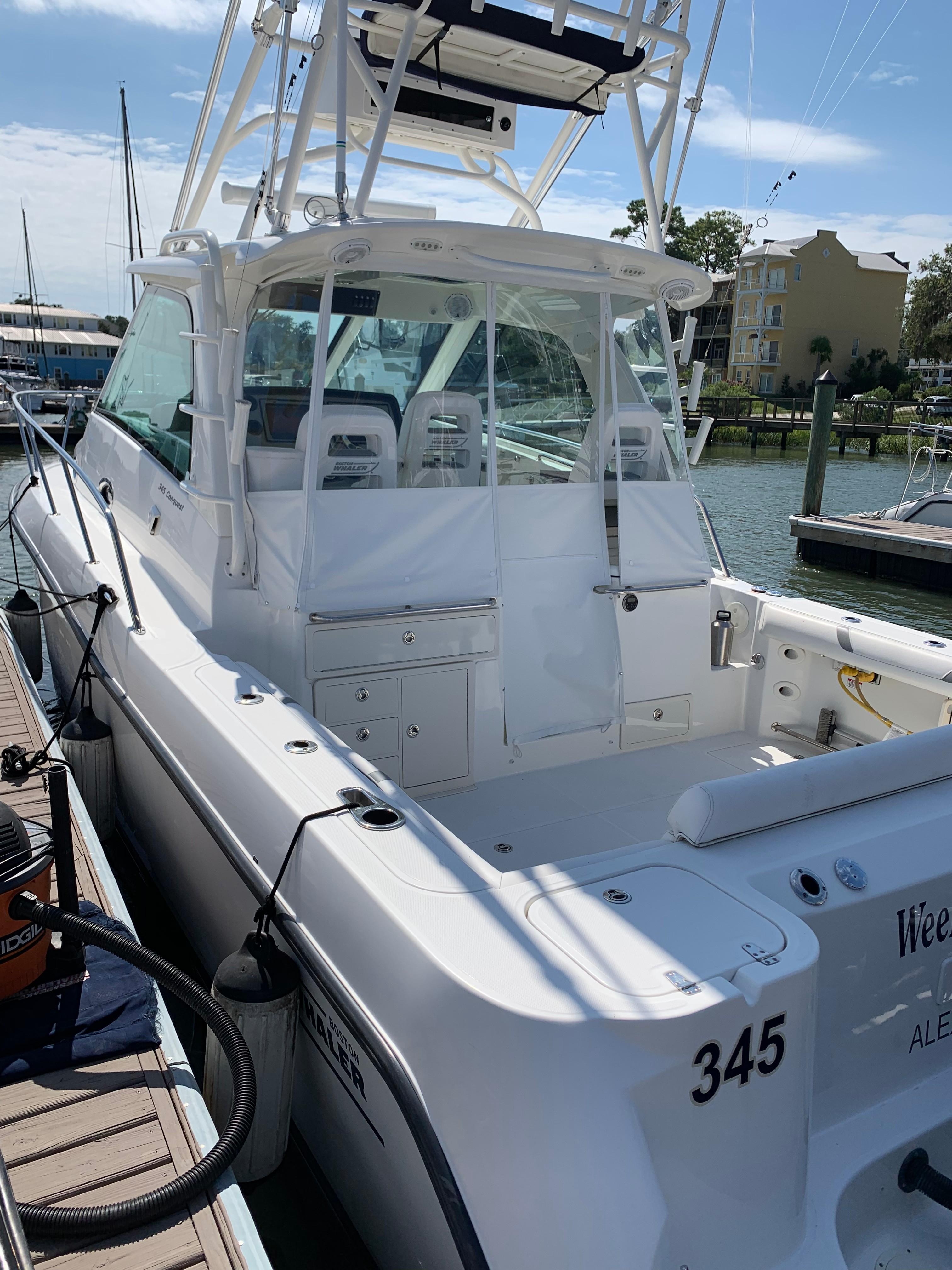 34 Boston Whaler 5 Conquest 2012 