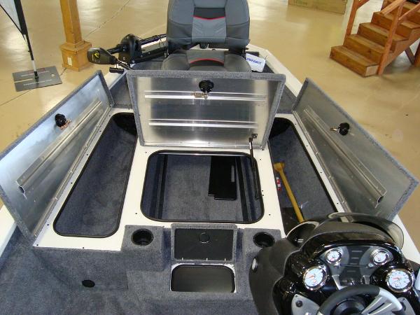 2021 Tracker Boats boat for sale, model of the boat is Pro Team 175 TXW® Tournament Ed. & Image # 10 of 16