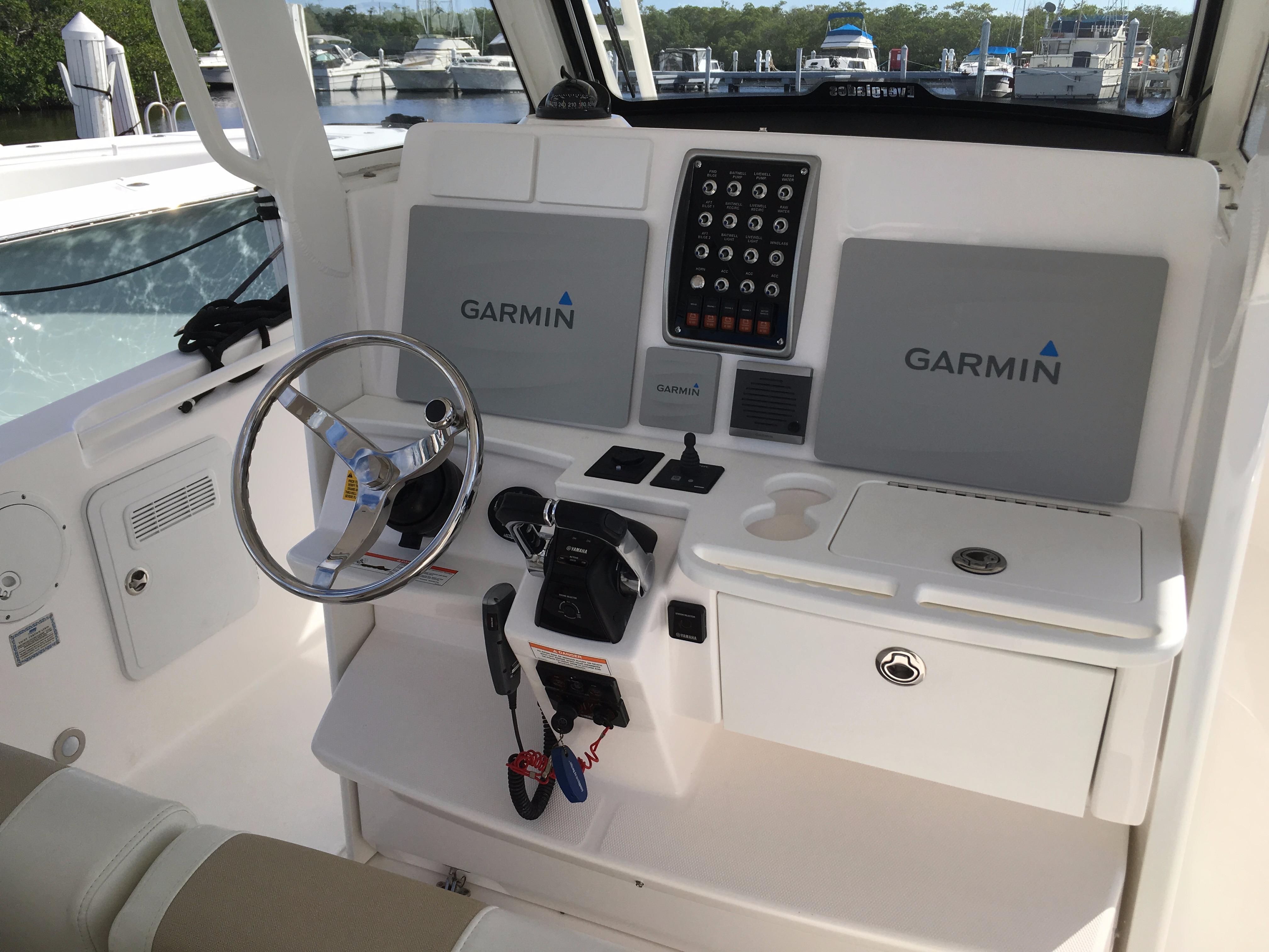 2013 Everglades 355CCX