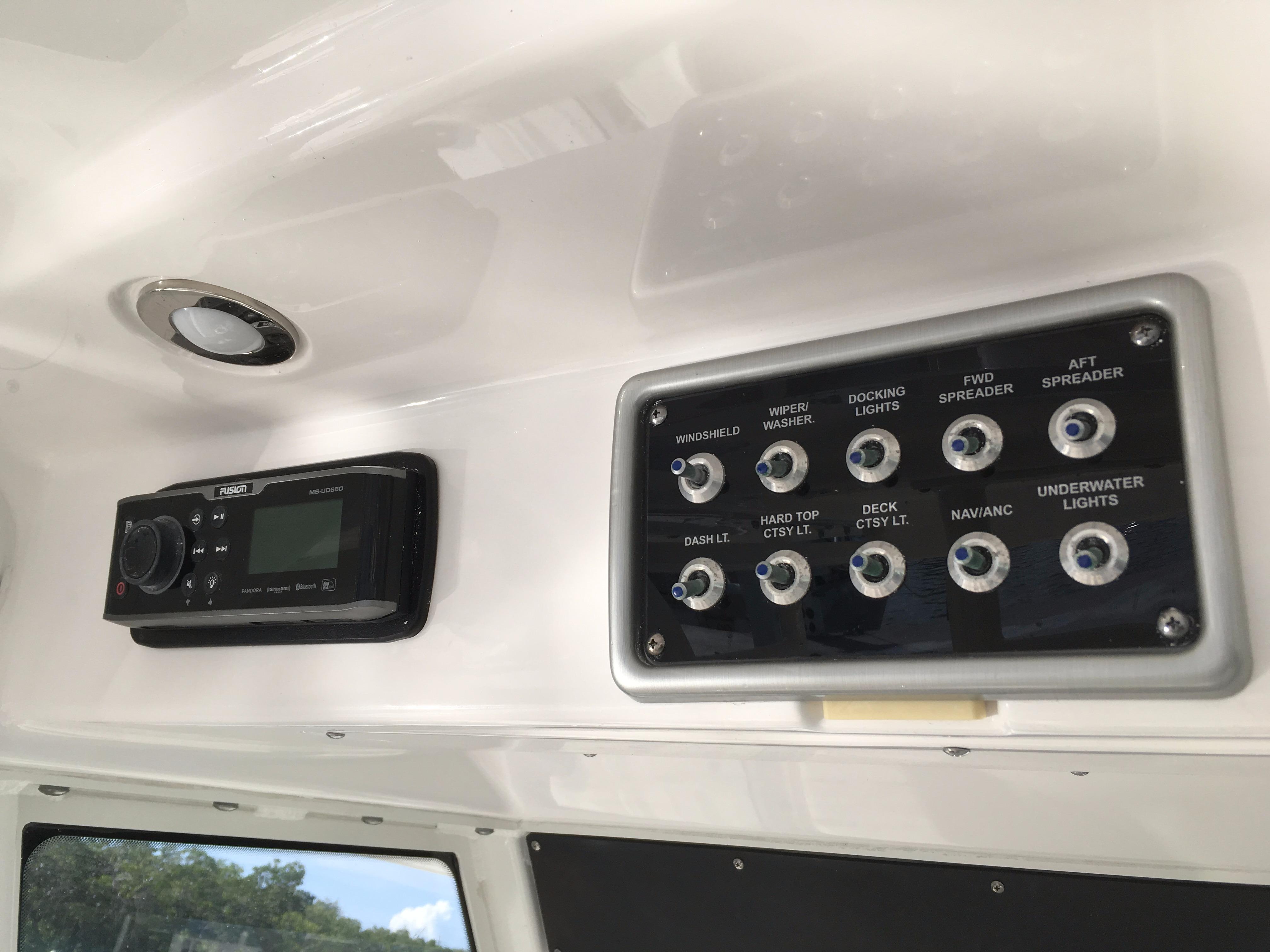 2013 Everglades 355CCX