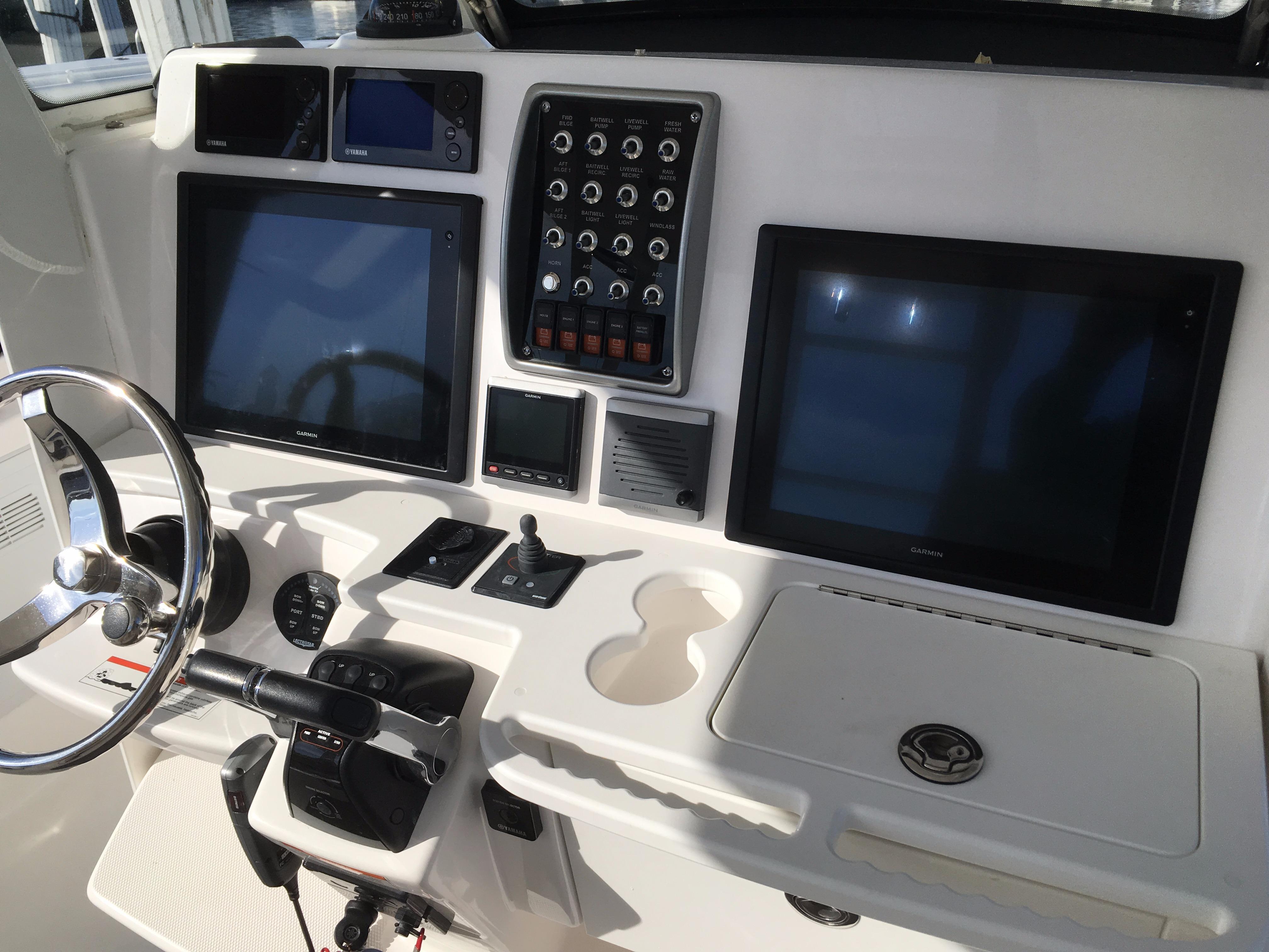 2013 Everglades 355CCX
