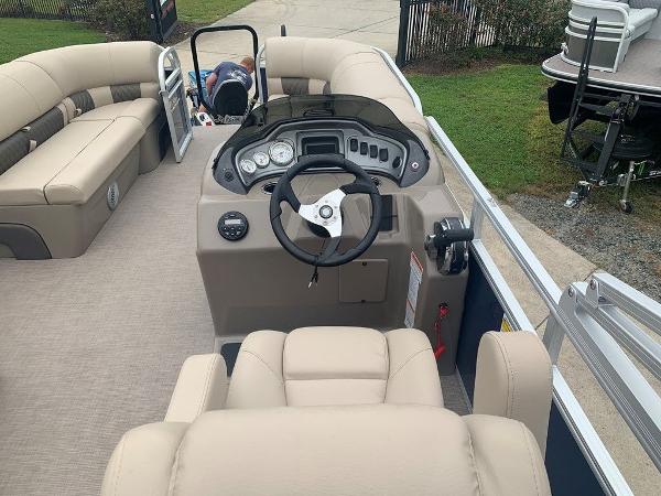 2021 Sun Tracker boat for sale, model of the boat is PARTY BARGE® 20 DLX & Image # 3 of 7