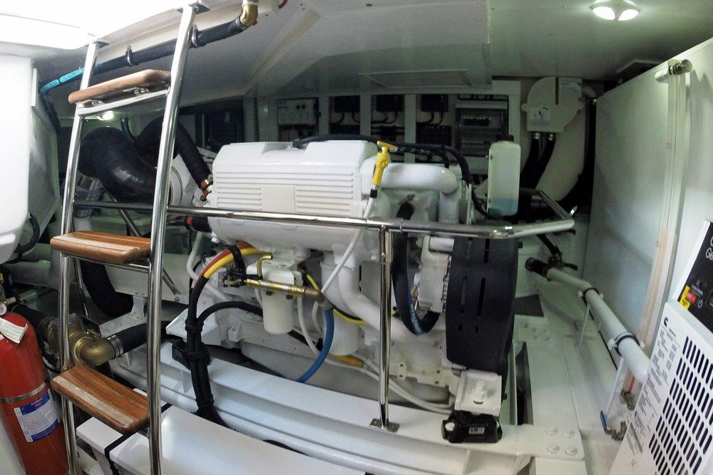 2015 Belize 54 Day Bridge — Engine