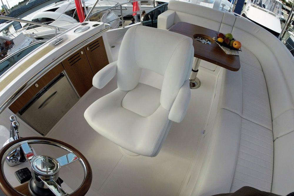 2015 Belize 54 Day Bridge — Day Bridge Helm Seat