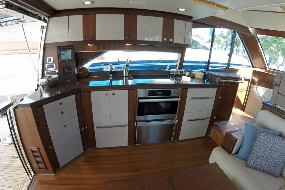 2015 Belize 54 Day Bridge — Salon Galley