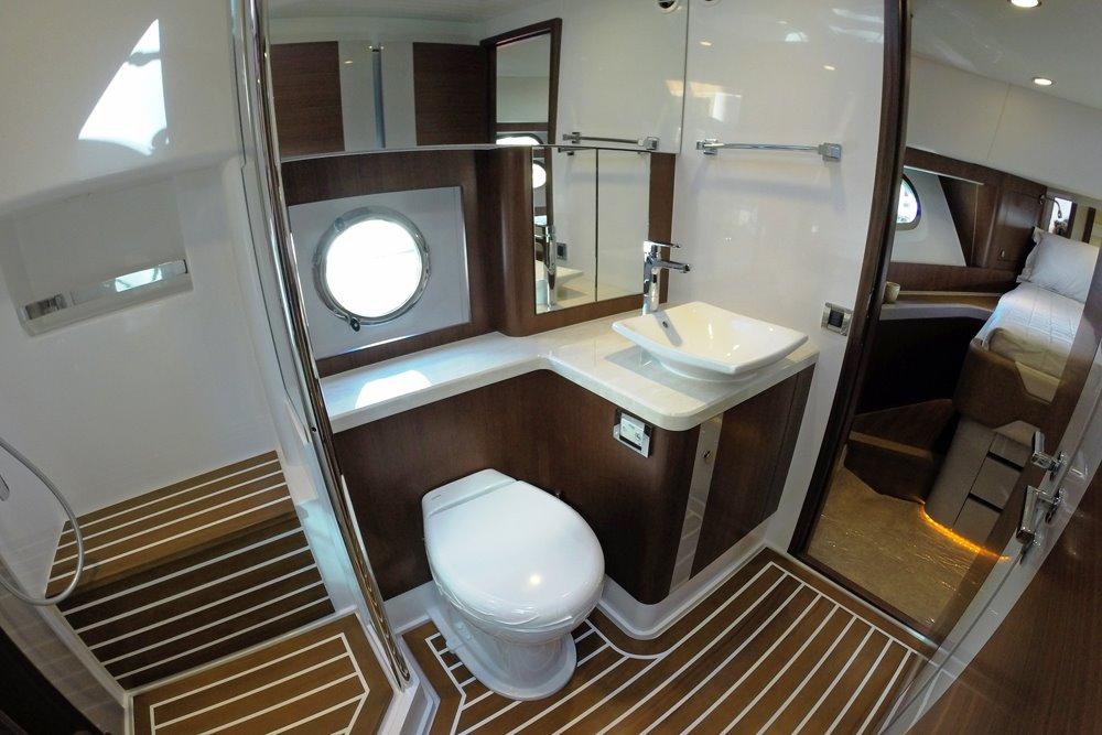 2015 Belize 54 Day Bridge — Guest Head and Shower