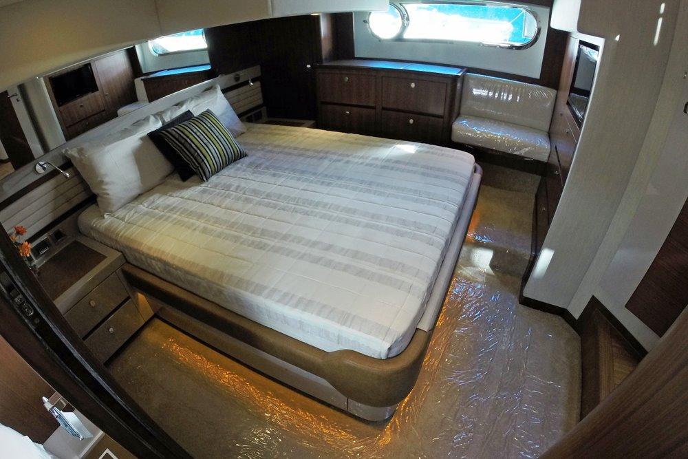 2015 Belize 54 Day Bridge — Master Stateroom