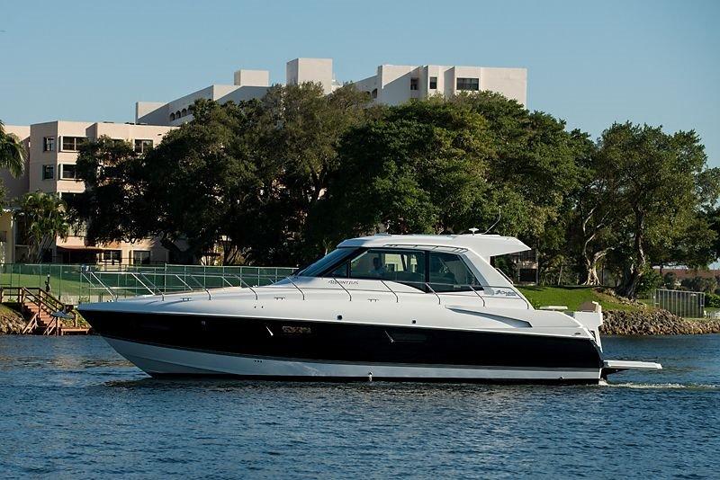 2015 Cruisers Yachts 48 Cantius