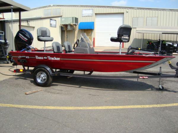 2020 Tracker Boats boat for sale, model of the boat is BASS TRACKER® Classic XL & Image # 2 of 25