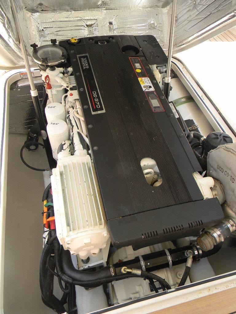 2013 Hunt Yachts Harrier 29 — Spotless Volvo