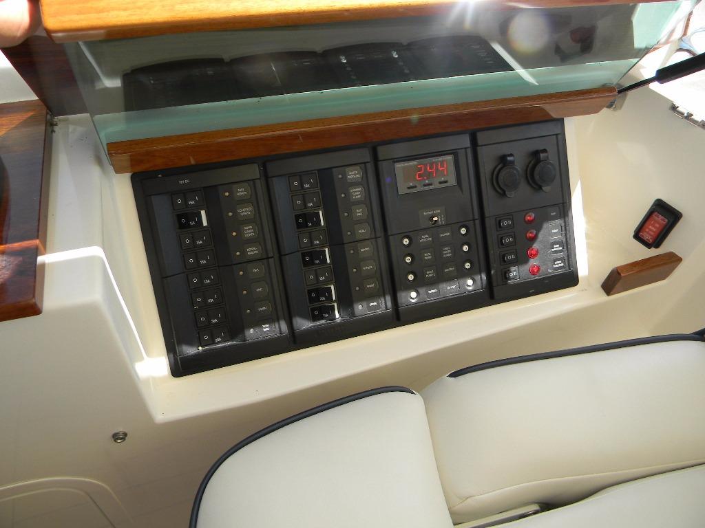2013 Hunt Yachts Harrier 29 — DC/AC Distribution Panel