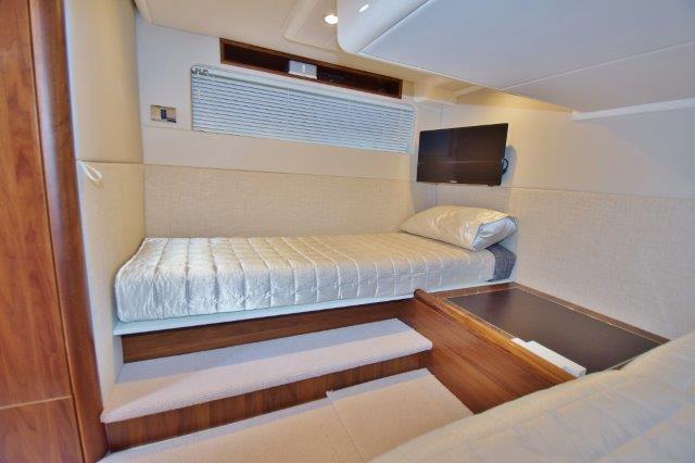 2013 Sealine F45 F49 — Guest Cabin