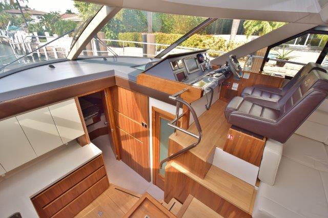 2013 Sealine F45 F49 — Helm