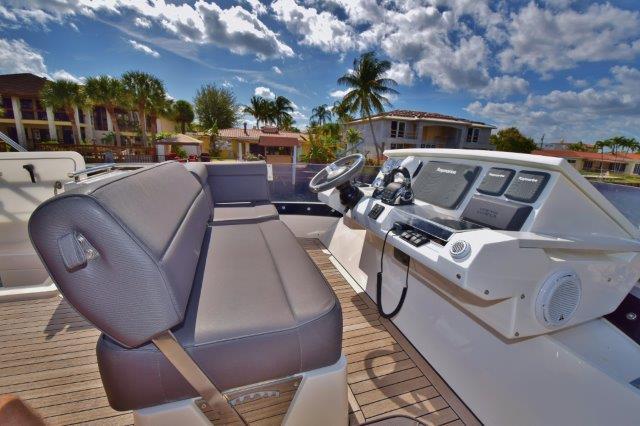 2013 Sealine F45 F49 — Upper Helm