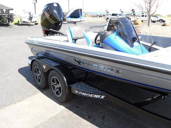2020 Phoenix boat for sale, model of the boat is 920 Elite & Image # 13 of 37