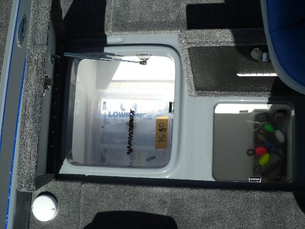 2020 Phoenix boat for sale, model of the boat is 920 Elite & Image # 18 of 37