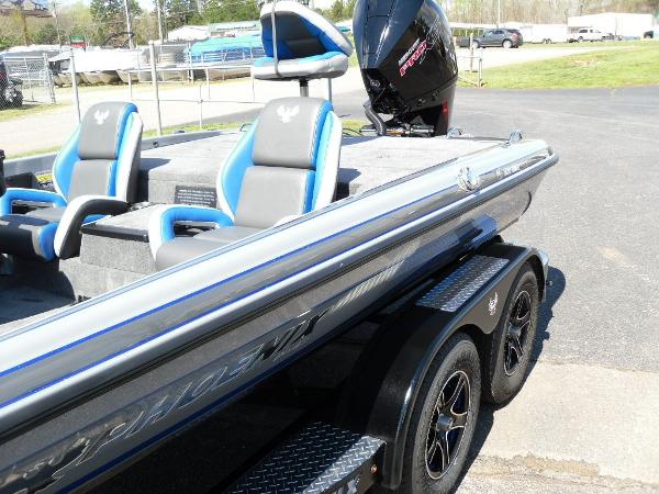 2020 Phoenix boat for sale, model of the boat is 920 Elite & Image # 25 of 37