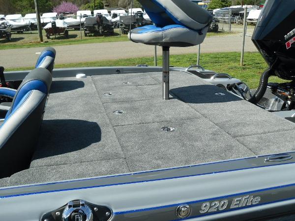 2020 Phoenix boat for sale, model of the boat is 920 Elite & Image # 34 of 37