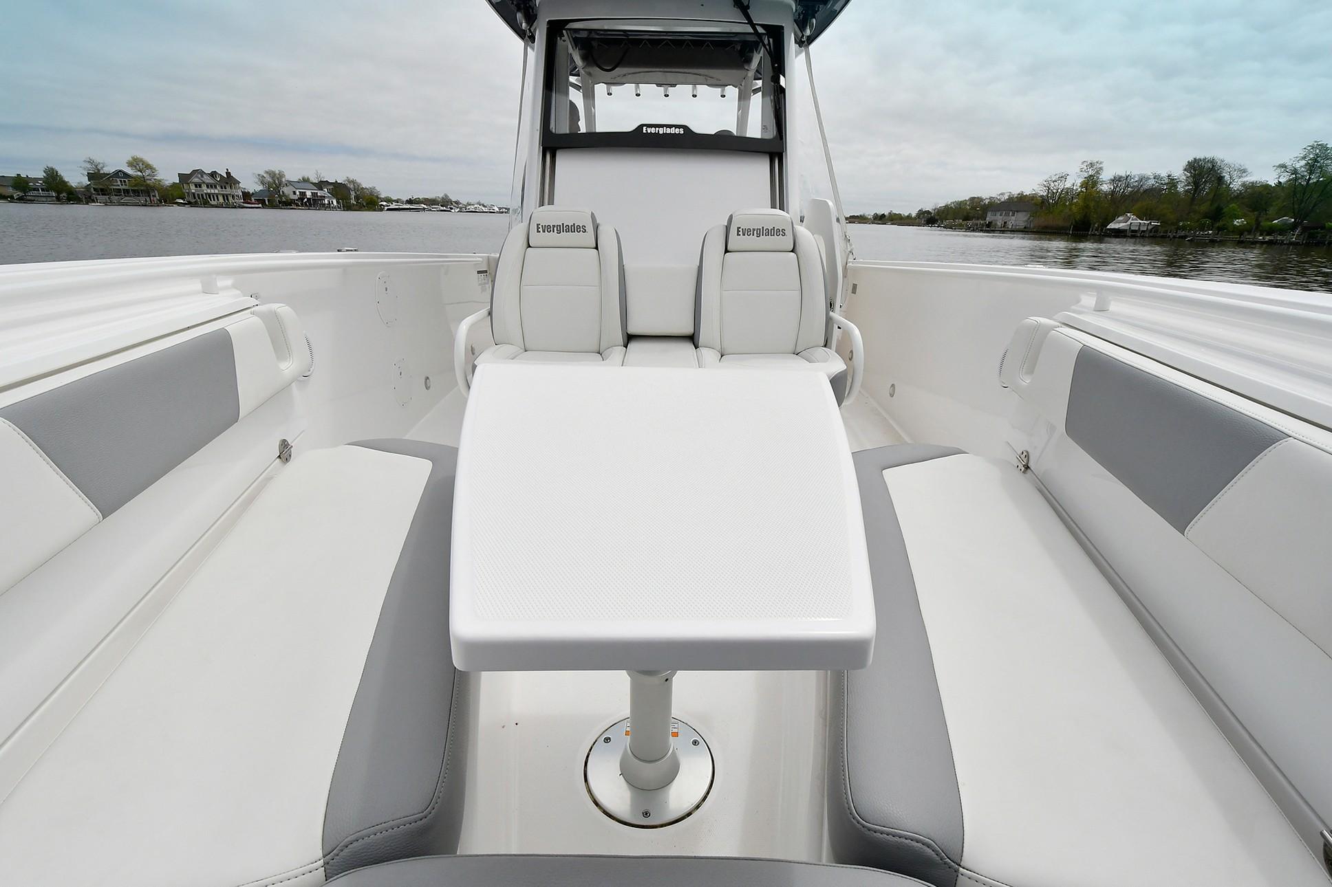 32 Everglades CENTER CONSOLE 2016 "Fan Sea Free" HMY Yachts