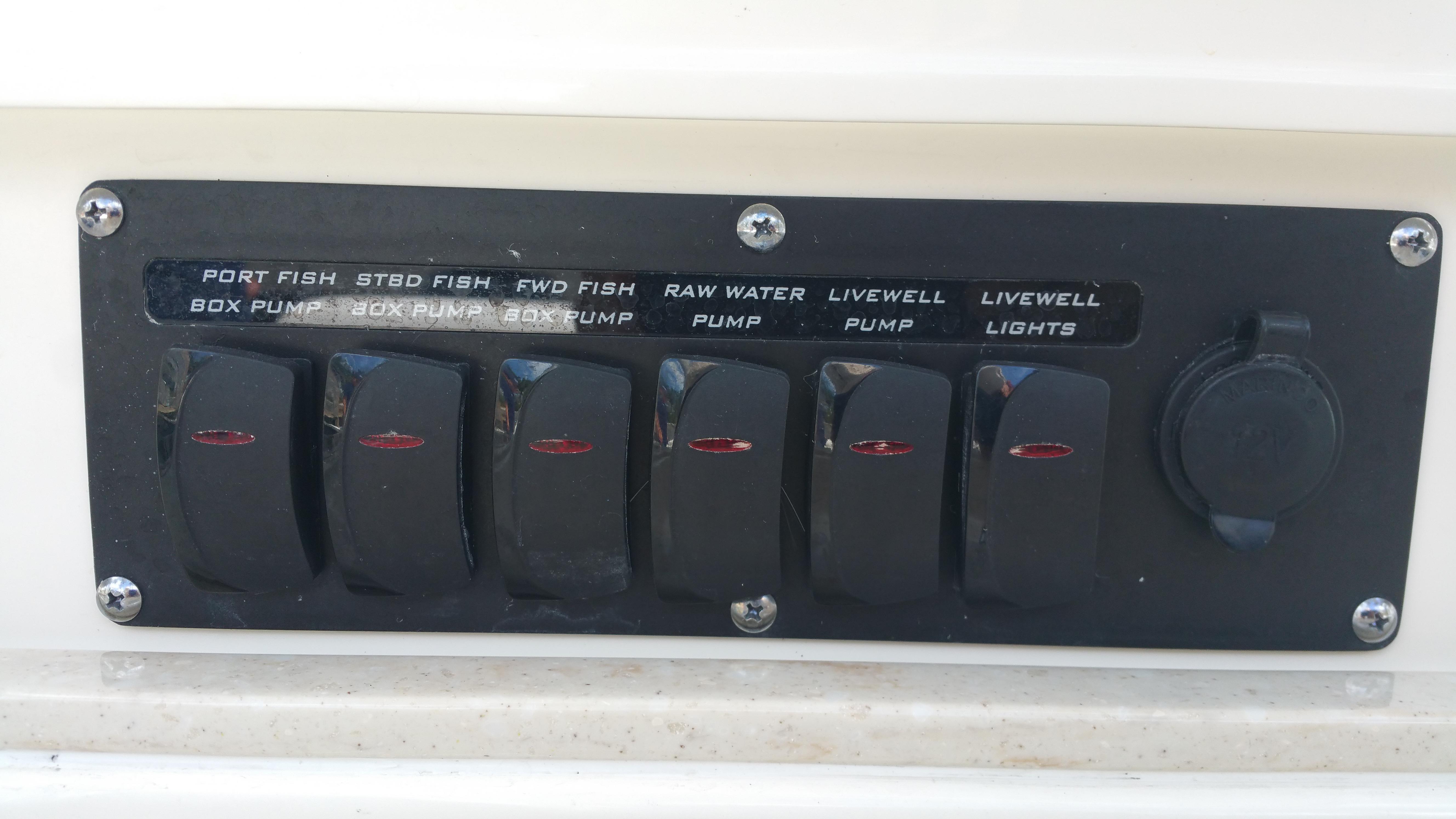2014 Boston Whaler 370 Outrage