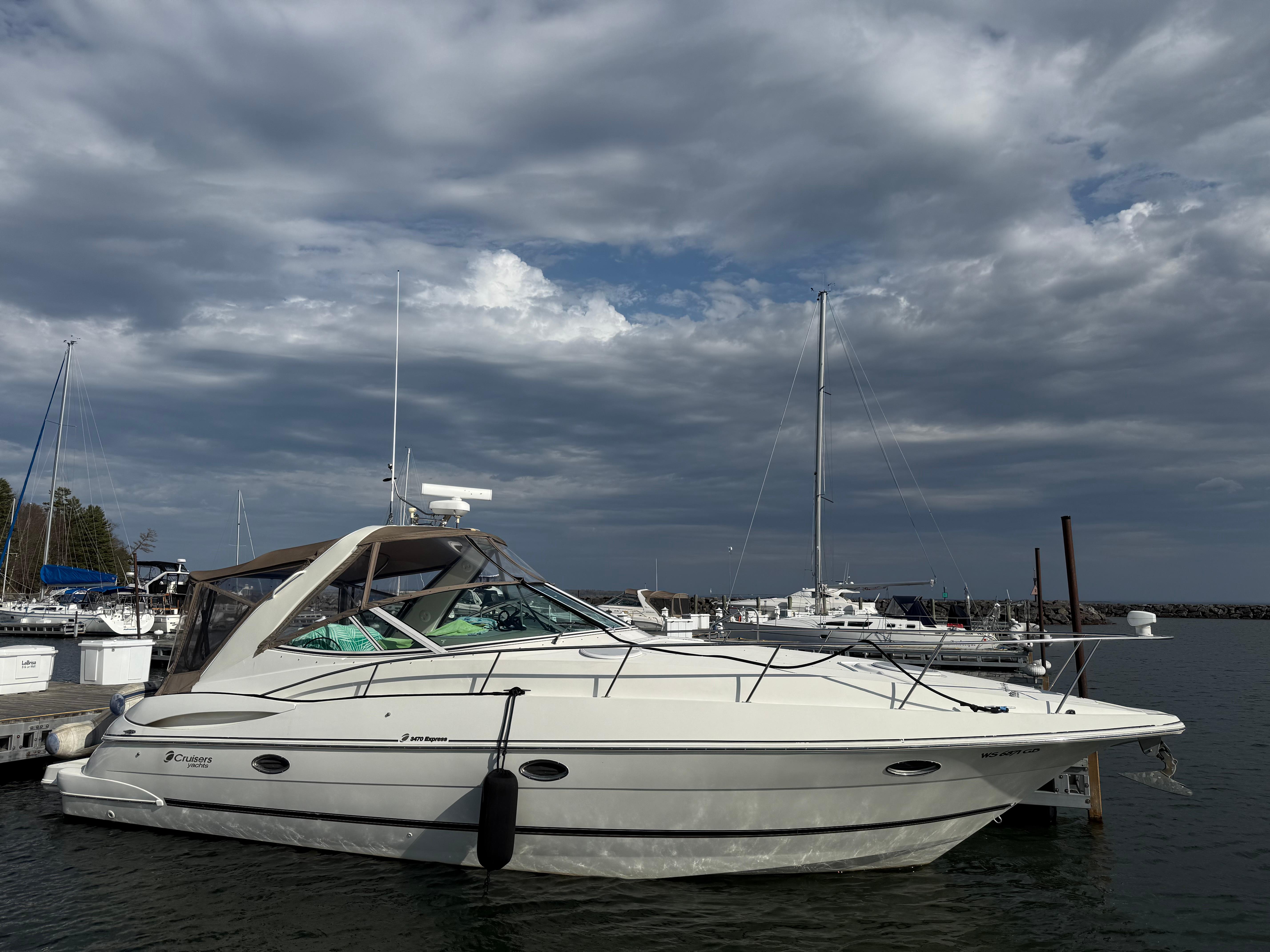 Used 2002 Cruisers Yachts 3470 Express, 54814 Apostle