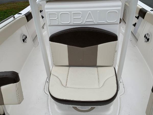 2020 Robalo boat for sale, model of the boat is 222 EXPLORER & Image # 7 of 9