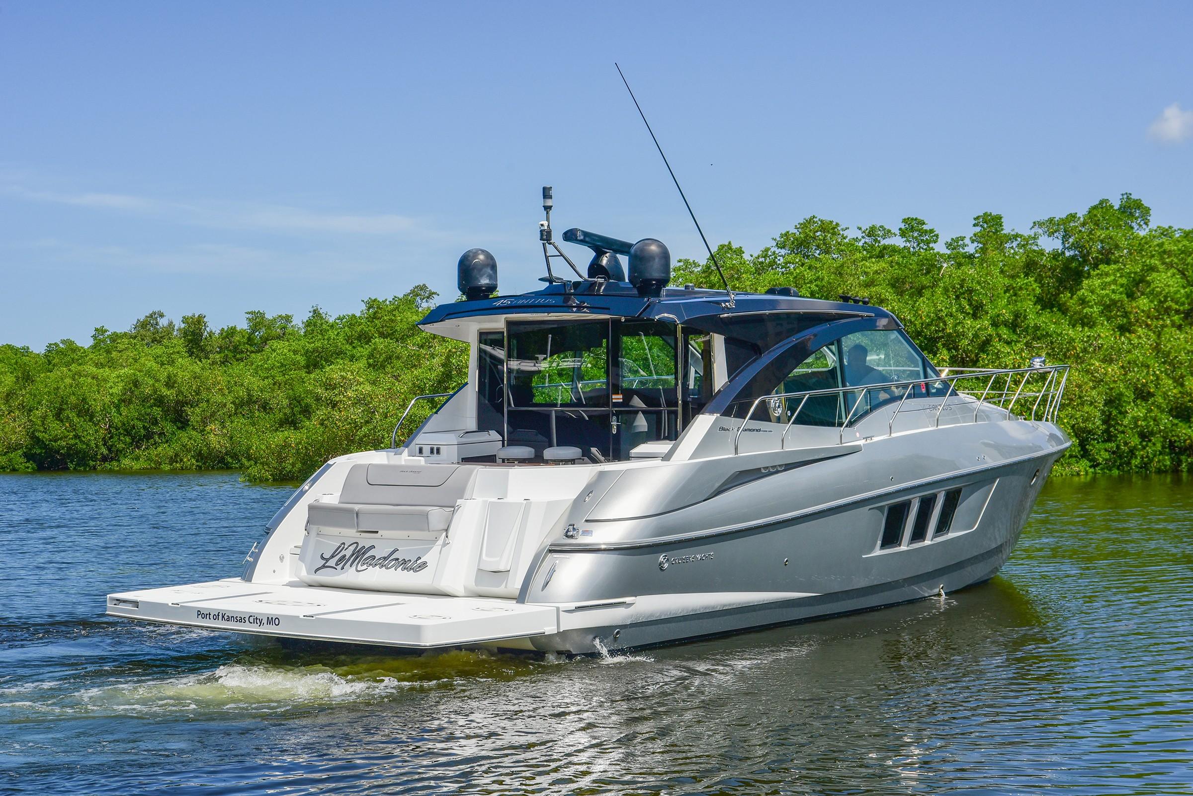 45 Cruisers Yachts Cantius 2016 