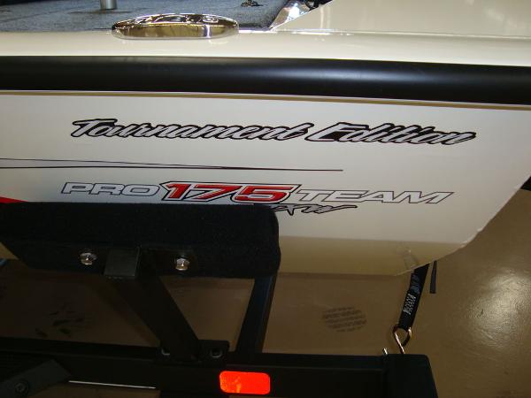 2021 Tracker Boats boat for sale, model of the boat is Pro Team 175 TXW® Tournament Ed. & Image # 9 of 16