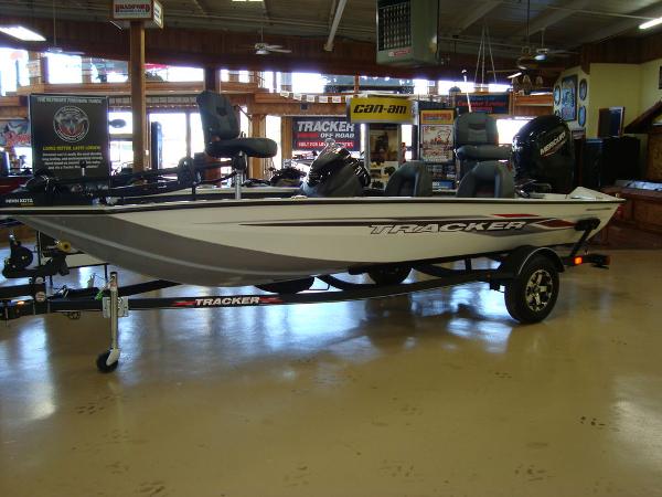 2021 Tracker Boats boat for sale, model of the boat is Pro Team 175 TXW® Tournament Ed. & Image # 1 of 16