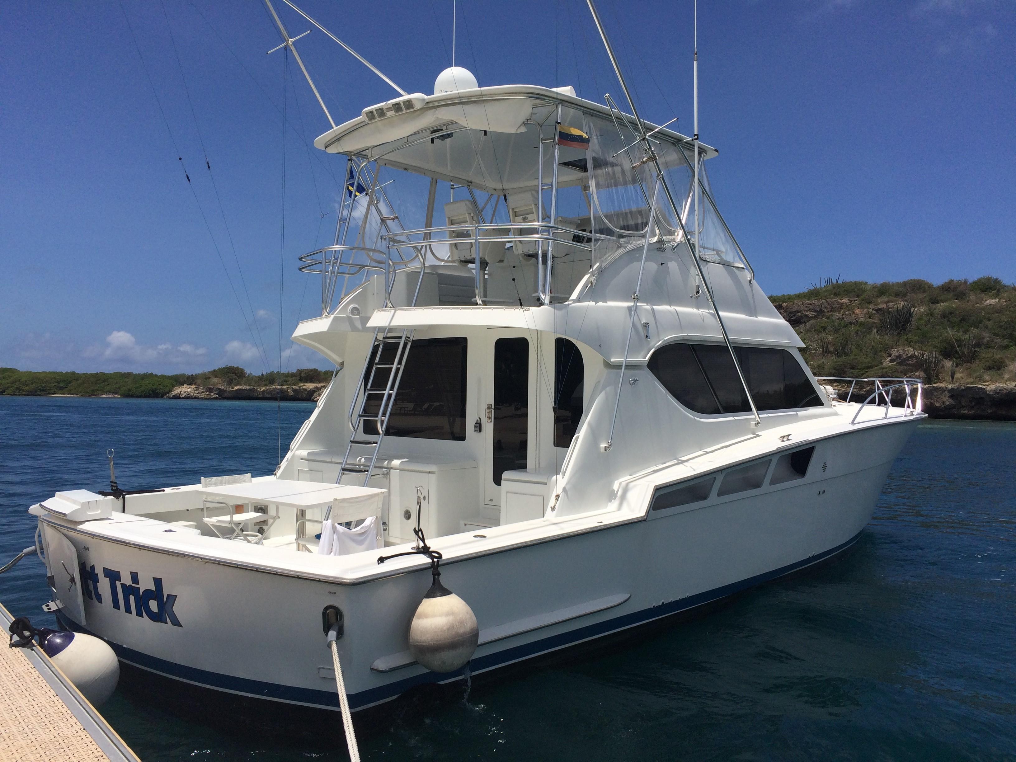 hat trick hatteras yacht