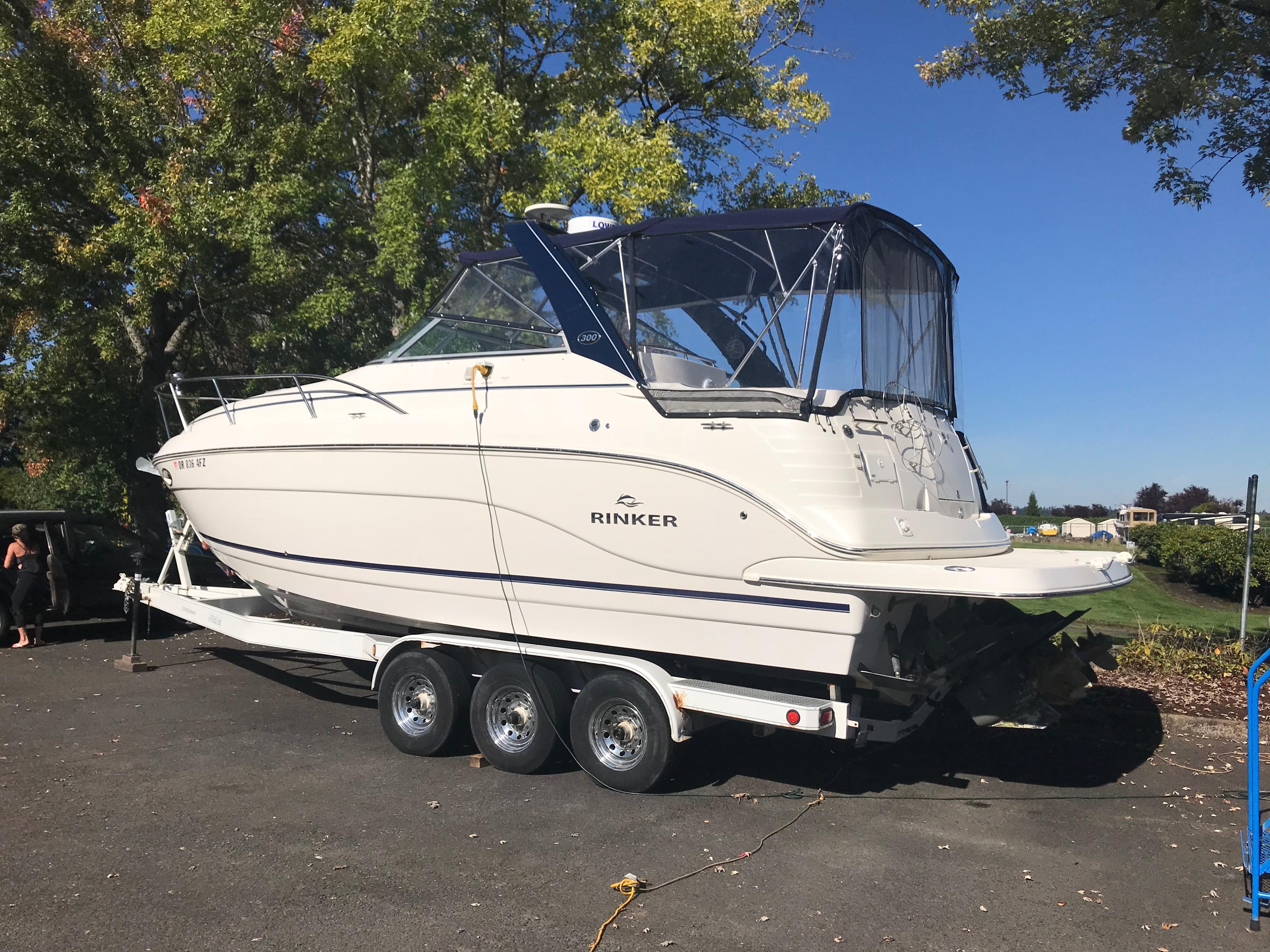 2006 Rinker 300 Express Cruiser Portland, Oregon - Royal Marine Yacht Sales